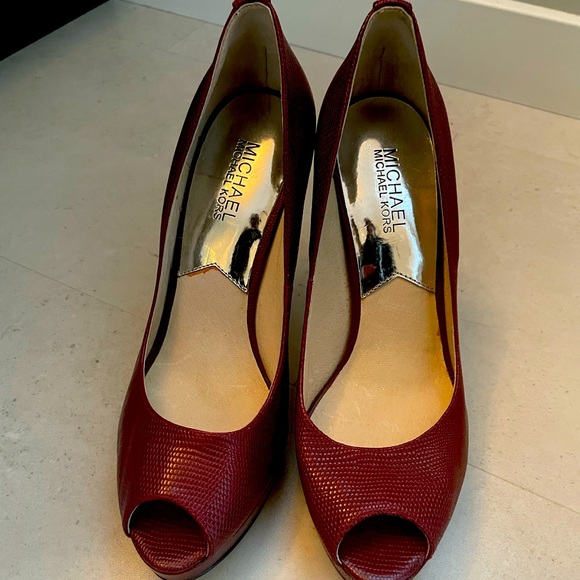 Michael Kors size 8 heels. Excellent condition. - Picture 1 of 4